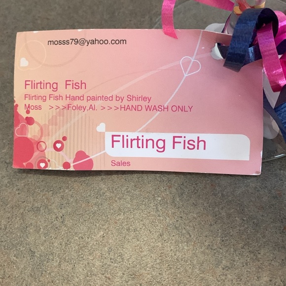 Flirting Fish Wine Glass - Picture 5 of 5